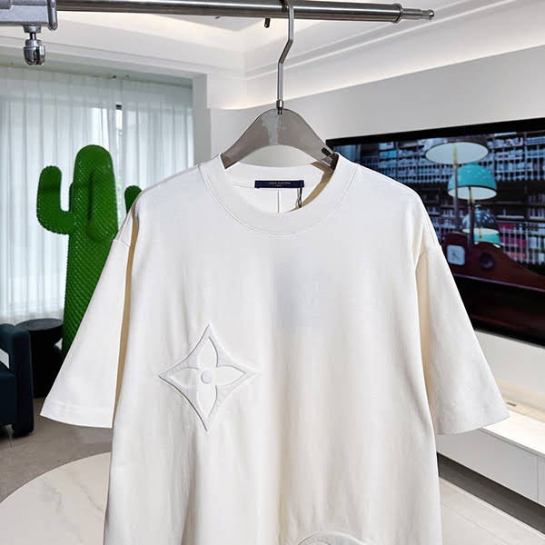 【夏にさわやか★】ルイヴィトン モノグラム ロゴTシャツ コピー 2色 vua86782